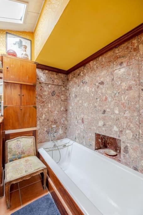 Riad Riari Rome
